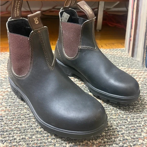 brown blundstones; unisex; 6 mens/8 womens - Picture 2 of 5